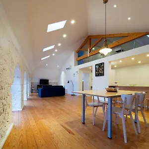 apa-l-loft-guesthouse-jardim-das-maes-charming.hotelscoimbra.com/